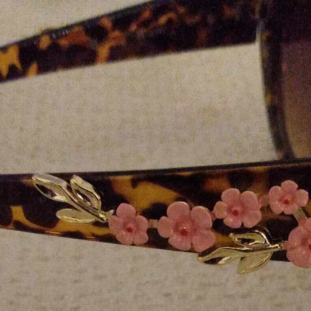 Sunglasses - Picture 4 of 6